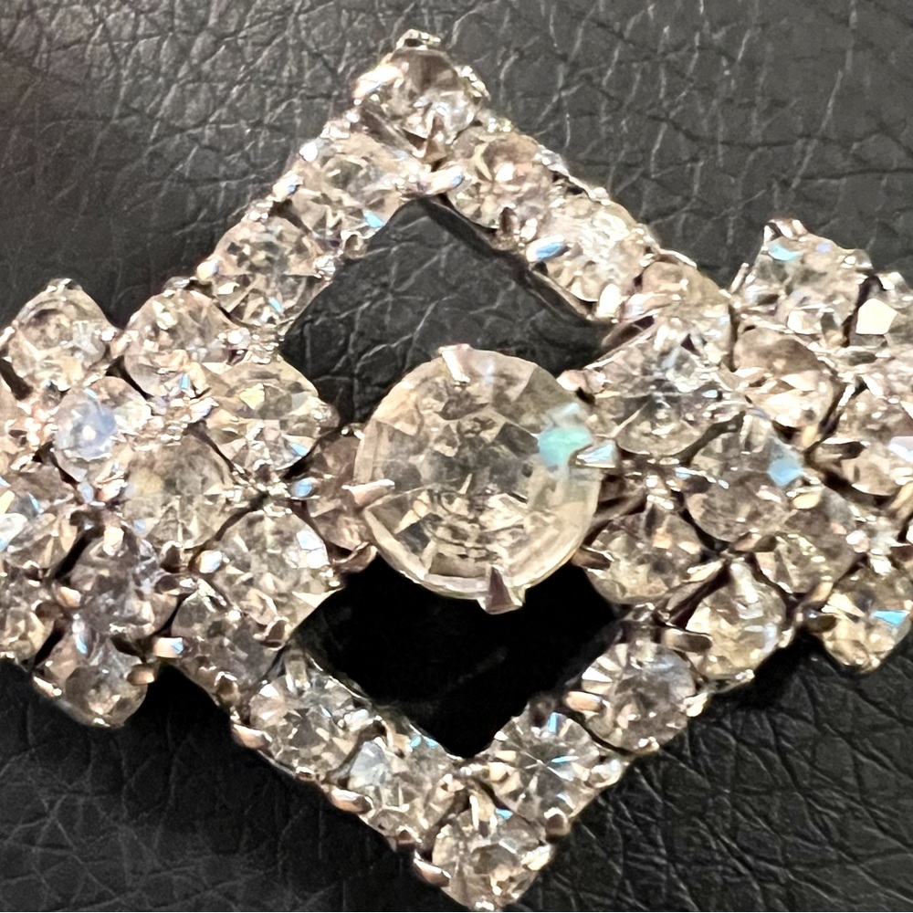 Brilliance Vintage clear Diamante figural Bow brooch- Pin